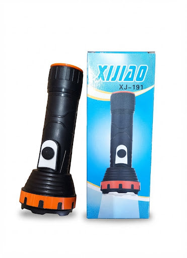 Lanternă cu Baterii, 18 cm, Diametru 7 cm, Bază 4 cm 120 pcs pe bax.Comanda minima 6 buc